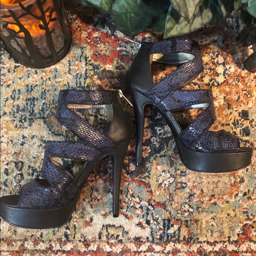 🎉Michael Antonio Blue Snakeskin Platform Heels💙